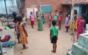 2.-Play-activities-at-VLC-Adardih A Vidya Saathi teaches a small group of children at an outdoor Village Learning Center session in Berasisiram, Jharkhand